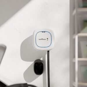 wallbox_pulsar-plus_white-03_live-wall_1
